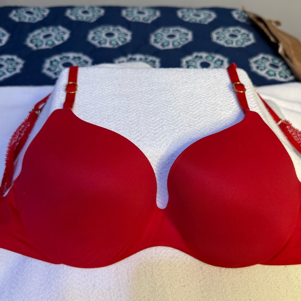 Victoria's Secret 32-C Incredible Perfect Shape Bold Red Bra